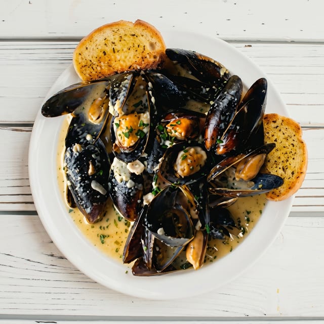 Mussel Garlic Wine Sauce.